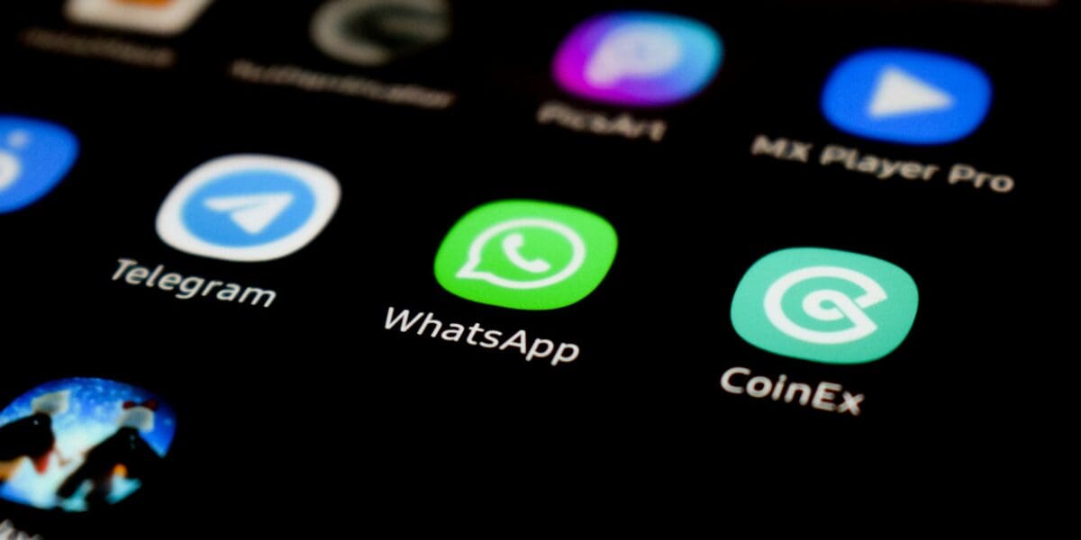 Oroszország teljesen blokkolta a WhatsAppot, a felhasználók a VPN-re és a MAX-ra kényszerülnek