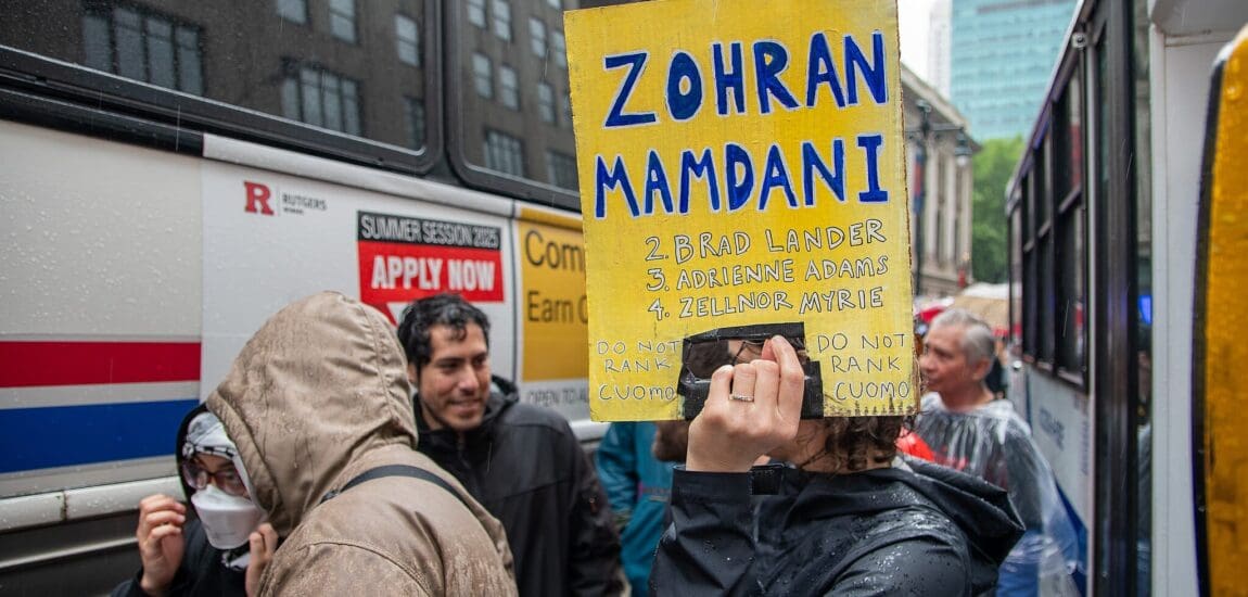 Új muszlim szupersztár – Legázolta Trump híveit New York-ban