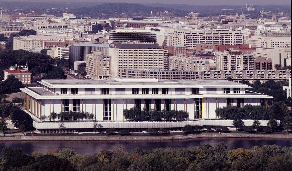 J.F. Kennedy forog a sírjában – Az elnök Trump Kennedy-re nevezné át a Kennedy központot