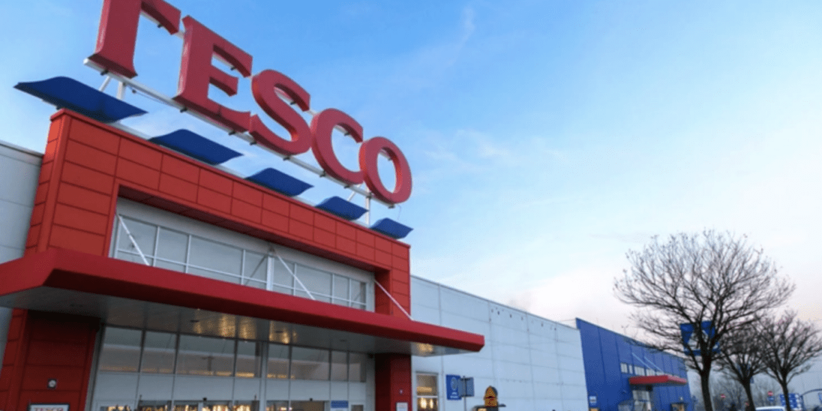 Megállapodott a Tesco a bérekről – Jön a 7,2 százalékos emelés, 418 ezer a bruttó alapbér