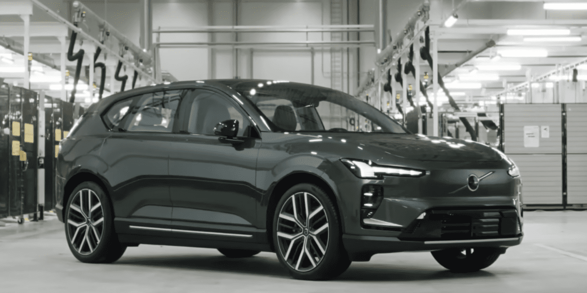 Egy töltéssel akár 810 kilométer – Bemutatta új elektromos SUV-ját a Volvo