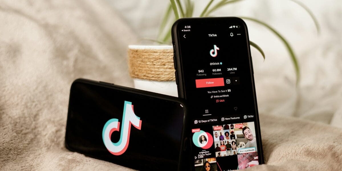 Radikális változás jön a TikTokon – Új életkor felismerő rendszert vezetnek be Európában