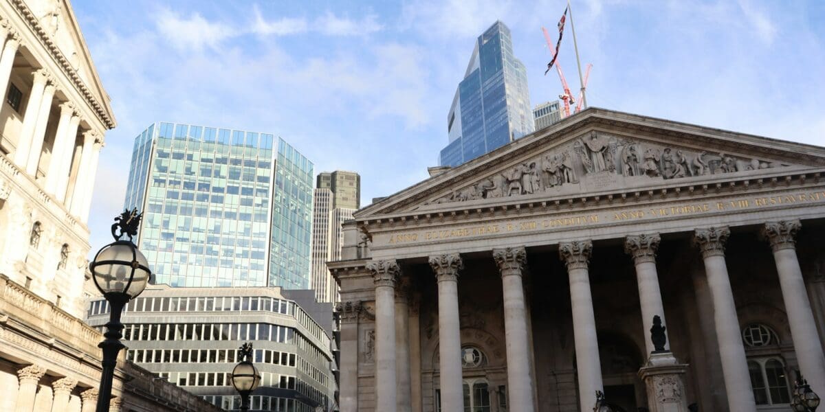 Változatlanul hagyta az alapkamatot a Bank of England – Nőtt az inflációs bizonytalanság