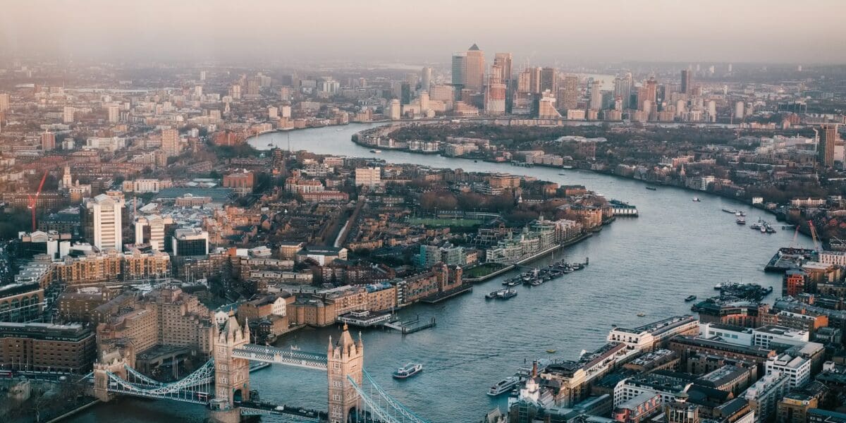 Nagyot zuhant a brit gazdaság aktivitása – Egyre jobban érződik a háború hatása