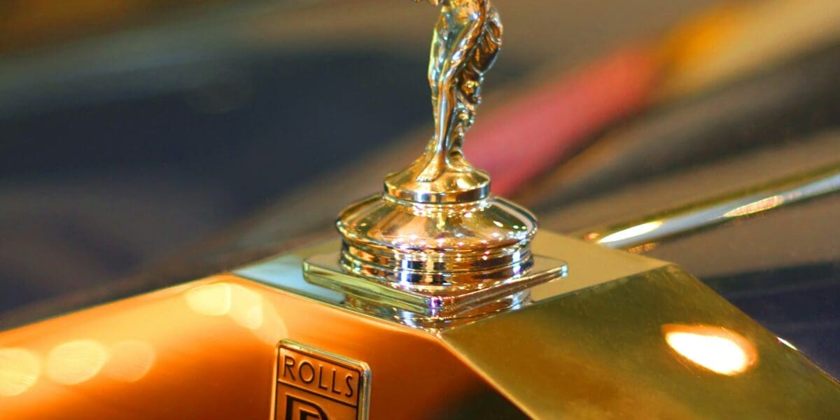 Dubajban is megérkezett a háborús sokk –Visszaesett a luxusautók forgalma