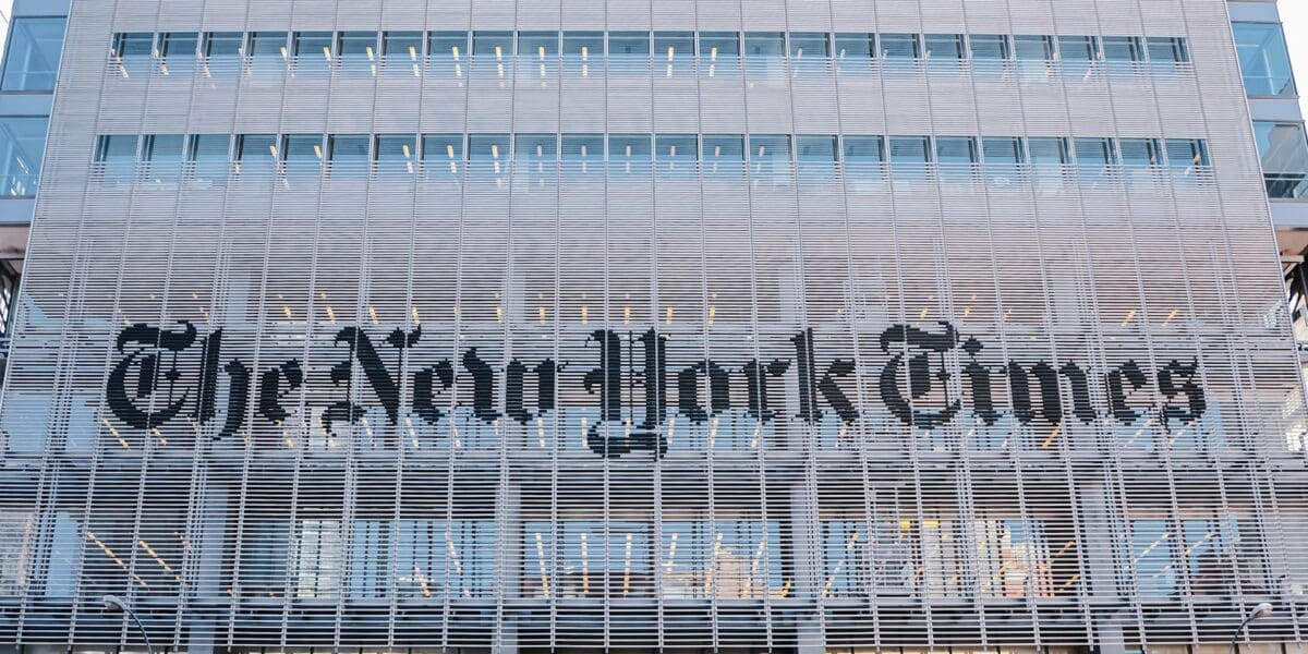 Hat év után újra újságot vesz Buffett –  351 millió dollárral szállt be a New York Times-ba