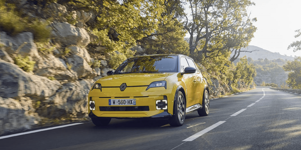 Túlmelegedhet az akkumulátor – Visszahívja egyes autóit a Renault
