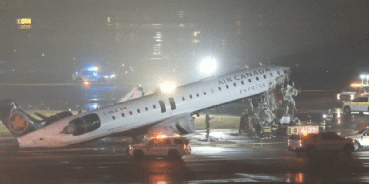 Súlyos repülőtéri baleset történt New Yorkban – Leszállás közben tűzoltóautónak ütközött az Air Canada járata