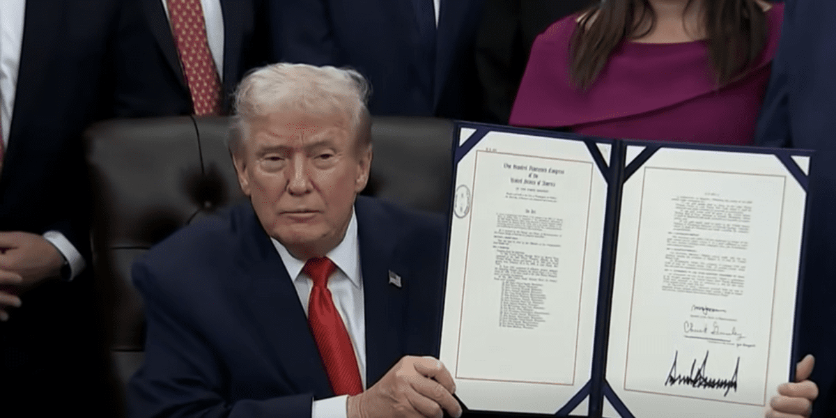 Történelmi döntés született – Trump aláírása felkerül az amerikai bankjegyekre