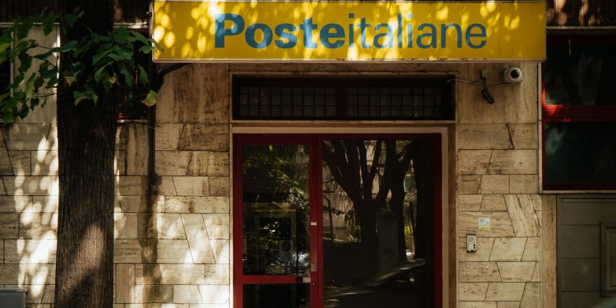 Óriási üzlet készül Olaszországban – A Poste Italiane felvásárolná a Telecom Italiát
