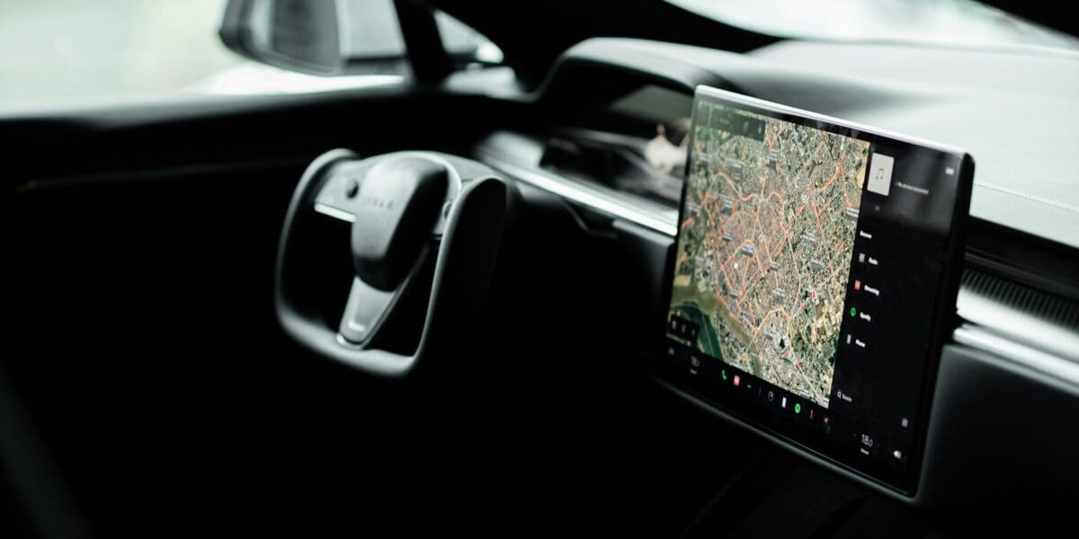 Új szintre léphet az Uber – 1,25 milliárd dolláros robotaxi üzlet készül