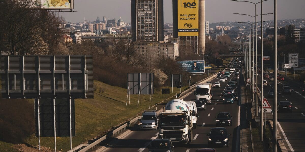 Rendkívüli döntést hozott Szerbia – 20 százalékkal csökkent az üzemanyagadó