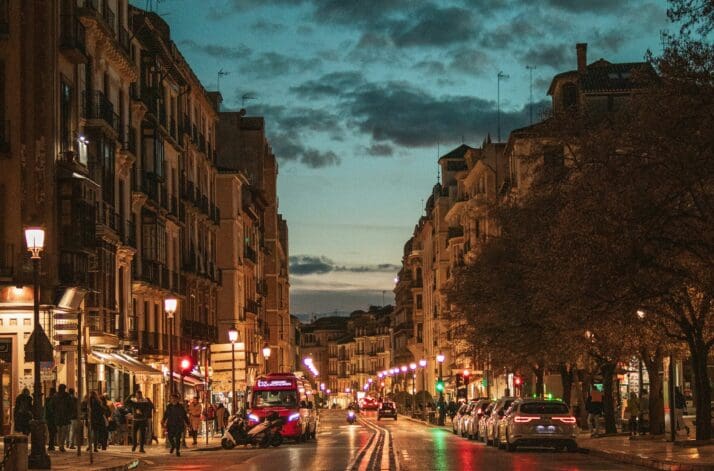 Új fejlemény a spanyol áramszünet ügyében – Hat energiacég ellen indult eljárás