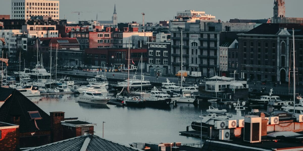 Olajszennyezés Antwerpenben – Olaj került a Scheldt folyóba, leállt a hajóforgalom